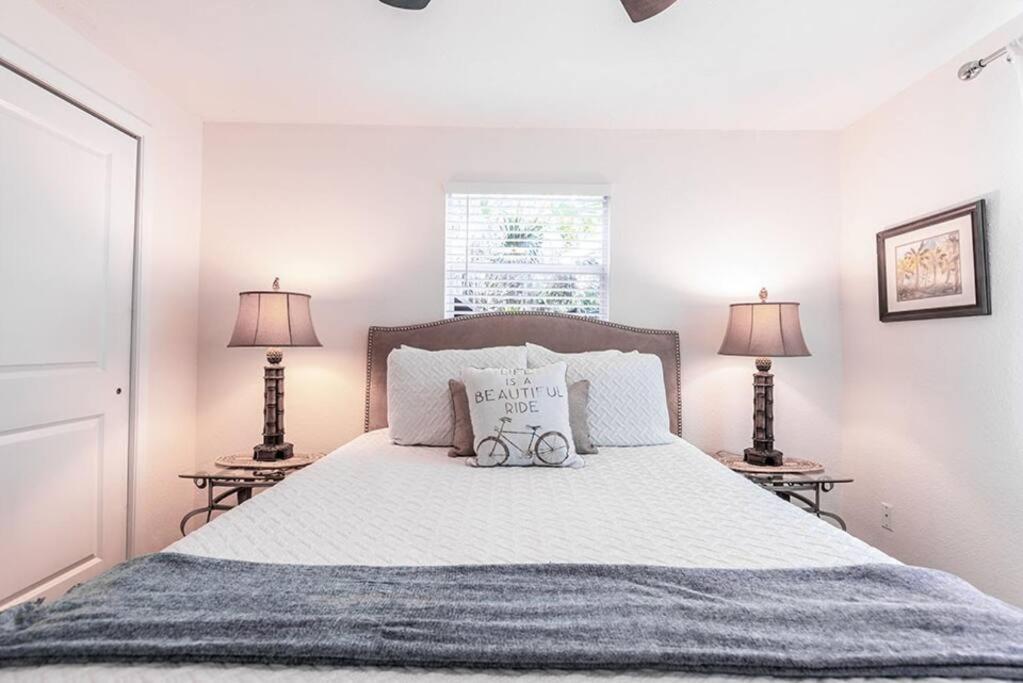 Your Tranquil Escape Is Found Directly On The Beach At The Serenity Beach Condo. Сиеста-Ки Экстерьер фото