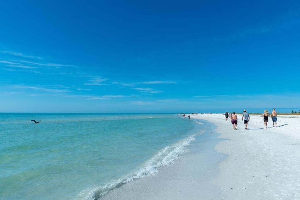 Your Tranquil Escape Is Found Directly On The Beach At The Serenity Beach Condo. Сиеста-Ки Экстерьер фото
